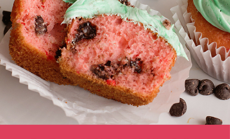 Watermelon cupcakes! A recipe put together with the simplest ingredients. We took these watermelon cupcakes to a summer time potluck and everyone loved them!