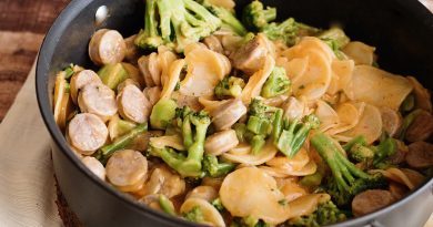 Cheesy Potatoes, Broccoli and Bratwurst Skillet Recipe