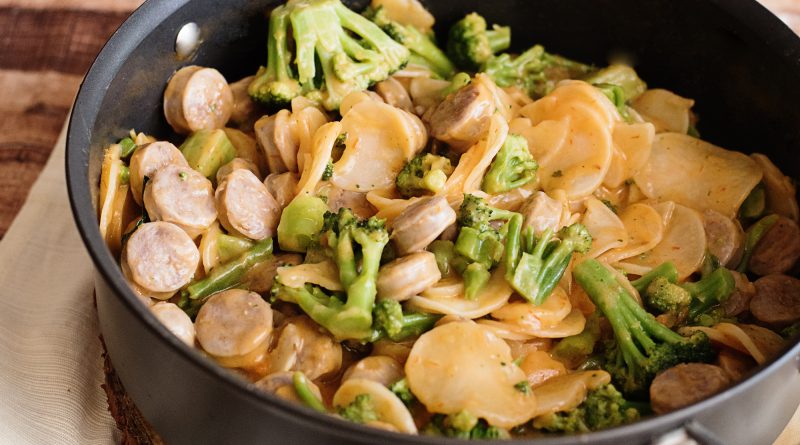 Cheesy Potatoes, Broccoli and Bratwurst Skillet Recipe