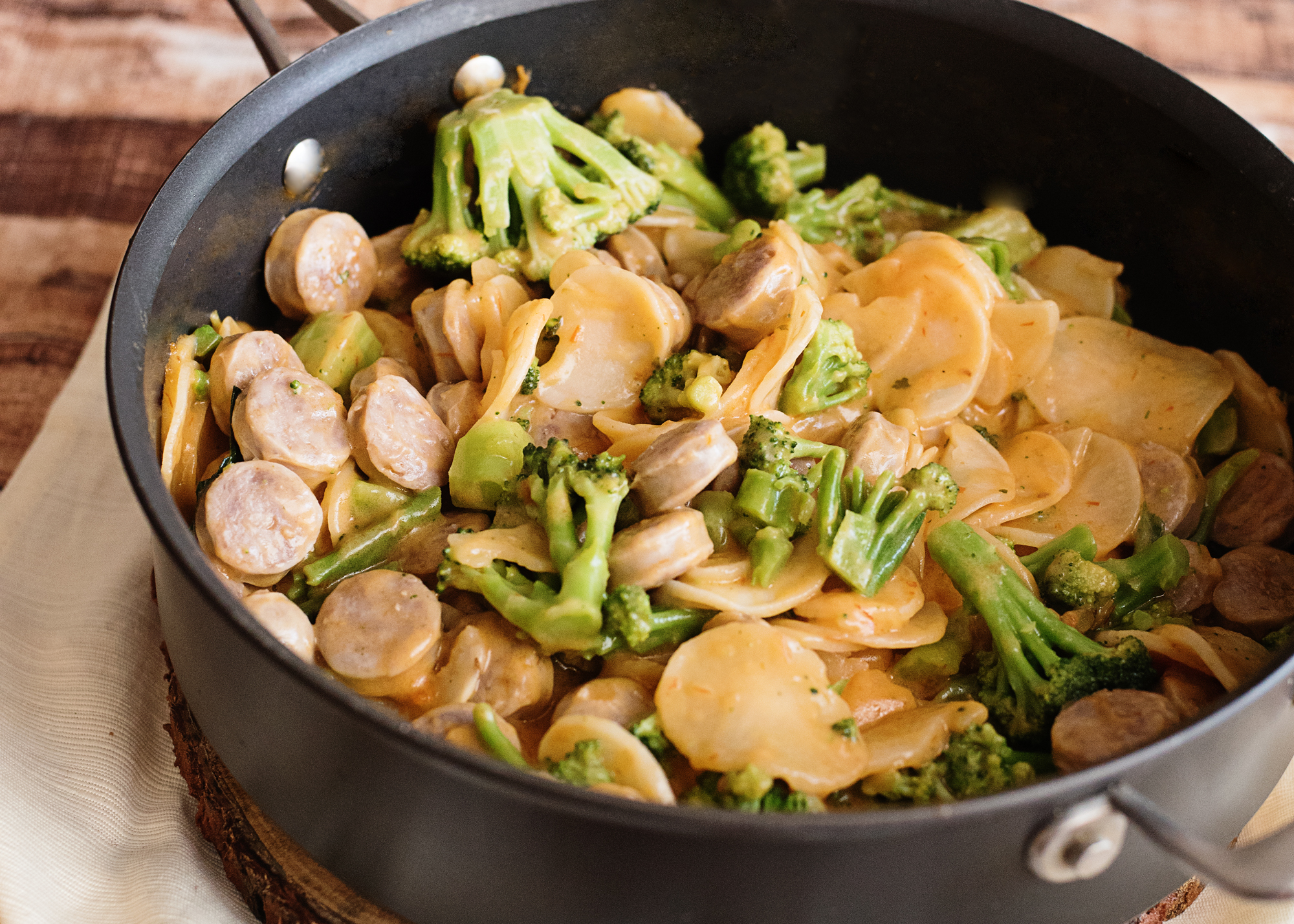 Cheesy Potatoes, Broccoli and Bratwurst Skillet Recipe