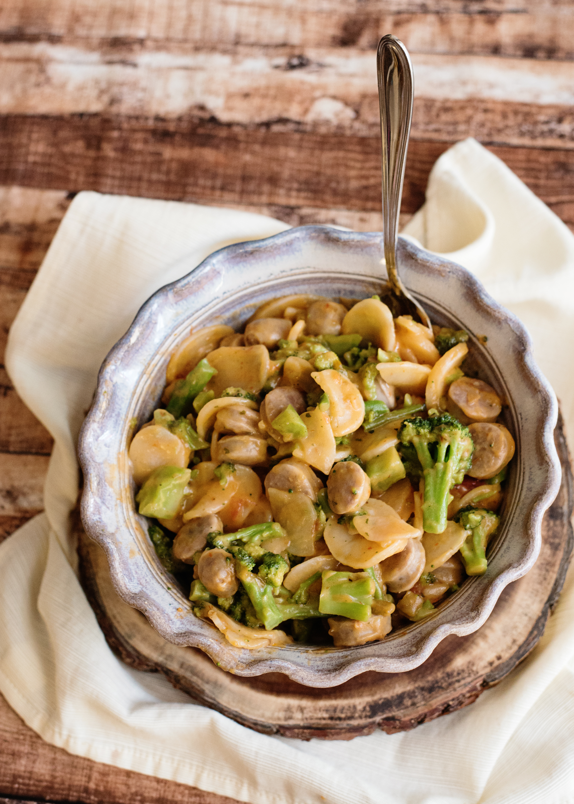 Cheesy Potatoes, Broccoli and Bratwurst Skillet Recipe