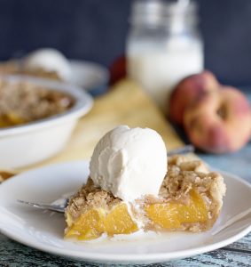 Delicious Peach Crumble Pie Recipe with Brown Sugar Topping